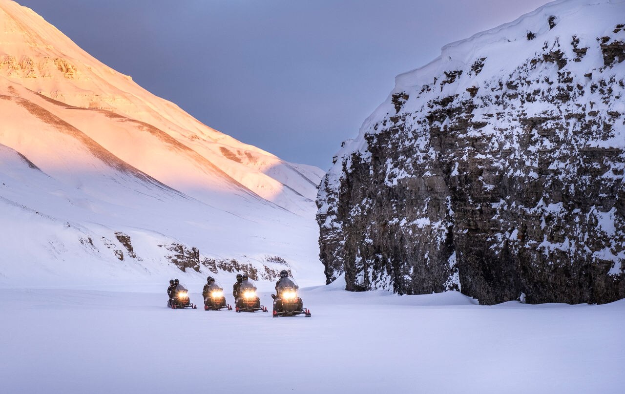 En motoneige sur le toit du monde, Svalbard, NO - Exclusive Uncharted Society
