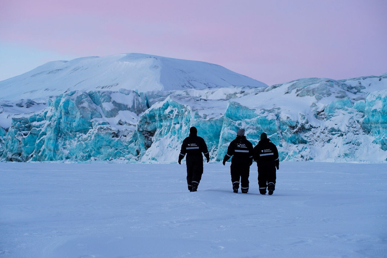 Safari en motoneige à Tempelfjorden avec Svalbard Adventures - Uncharted Society
