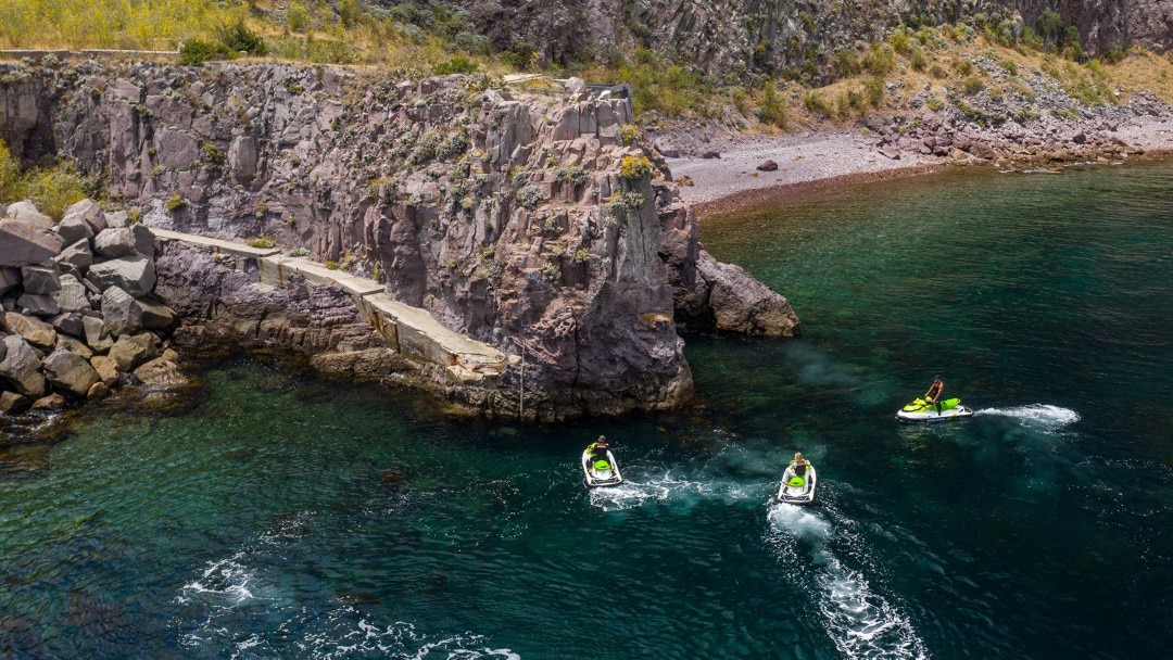UNSO-SEA-CY21-JetSkiToCatalina-Fam-JetSki-to-Catalina-SEA-1920x1080-1.jpg