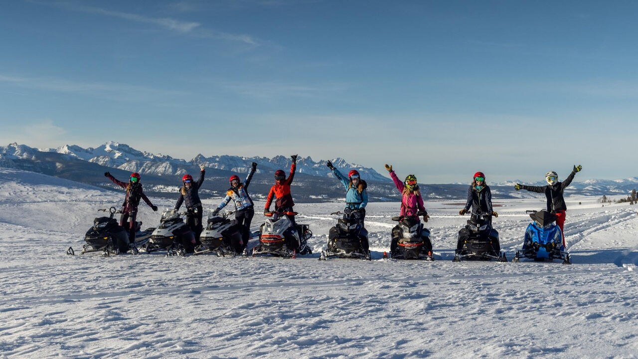 UNSO-CY21-SKI-SmileyCreekLodge-FAM-SCL.sled.sisters-8413-16x9 - 1