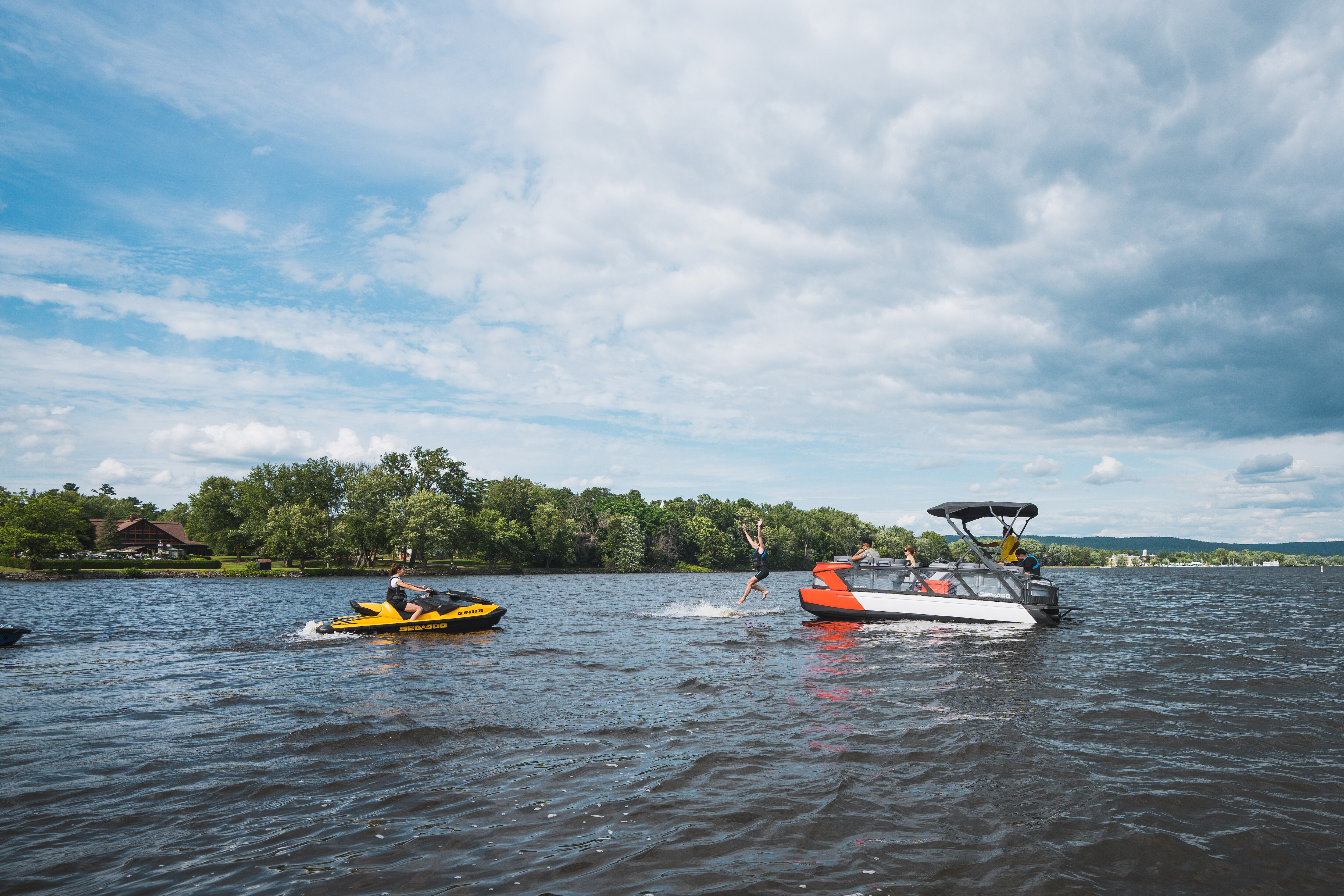 2 hours Sea-Doo Switch rental on Ottawa river, QC