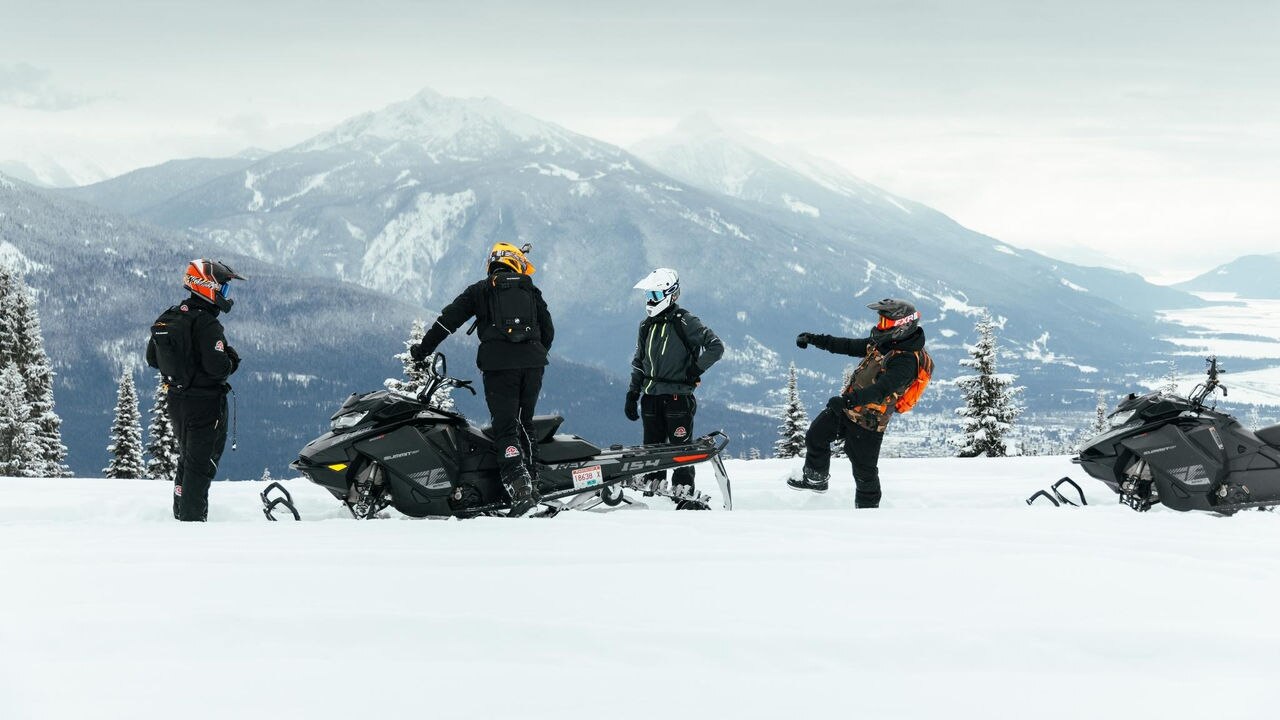 UNSO-CY22-SKI-GreatCanadianTours-Fam-232A4635-16x9