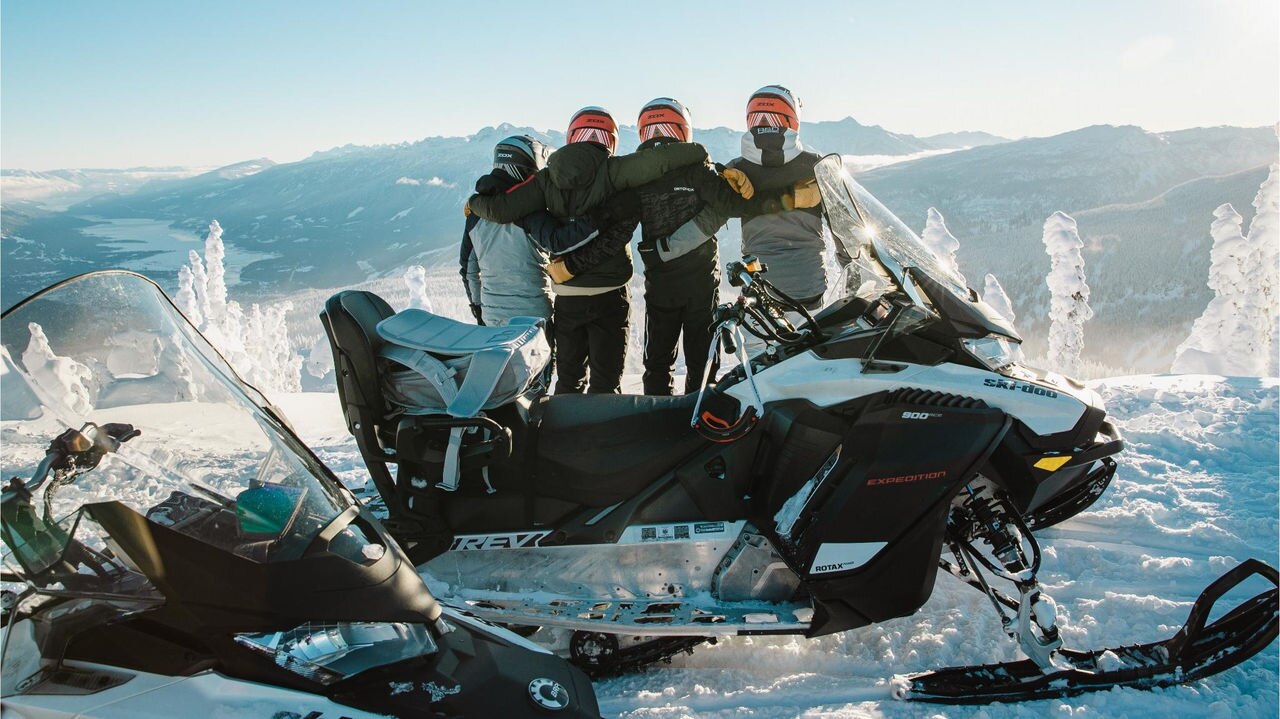 UNSO-CY22-SKI-GreatCanadianTours-Fam-A12I9011-16x9 - 1
