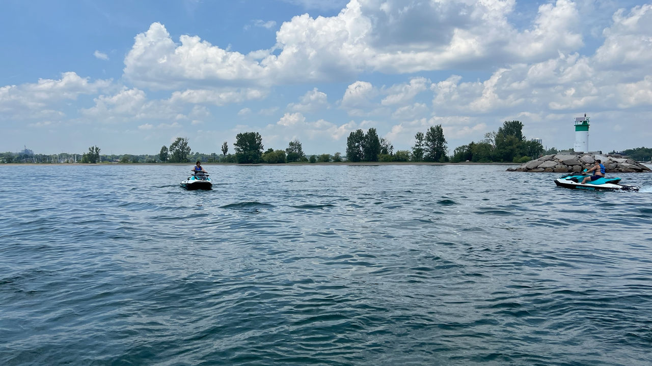 UNSO-CY22-SEA-GTALakeRentals-Action-IMG1042-16x9 - 1