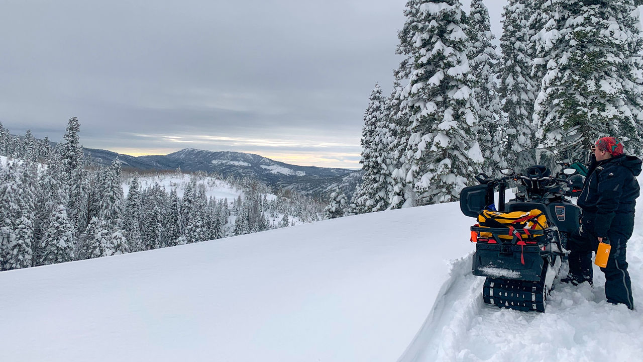 UNSO-CY22-SKI-SnowmobileIdaho-Life-IMG_36064-16x9 - 1