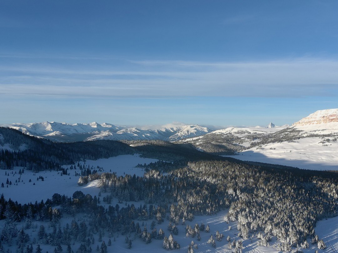 Du plaisir dans la neige à Cody, WY