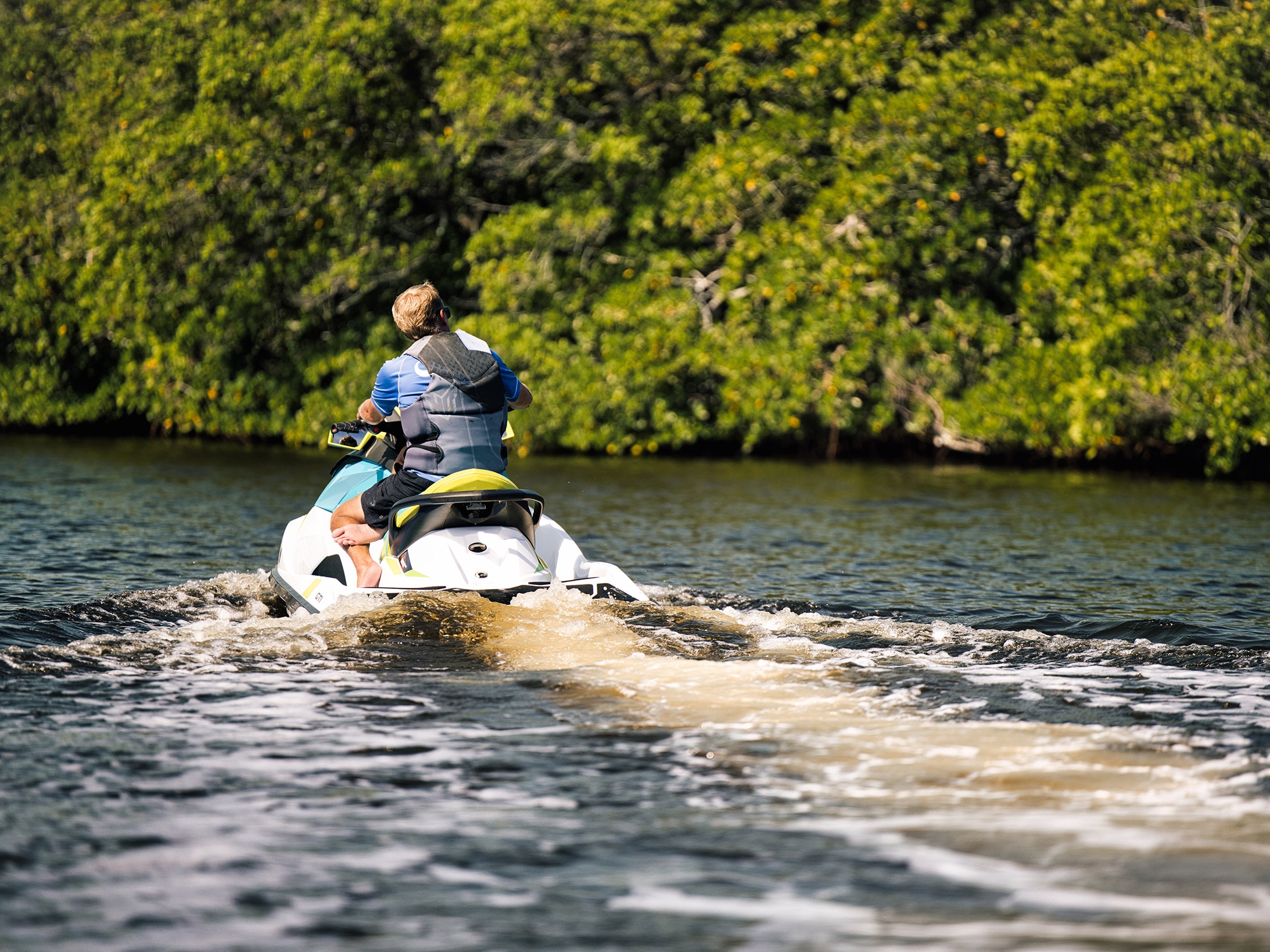 Discover the beauty of the Ottawa River by Sea-Doo in Montebello, QC