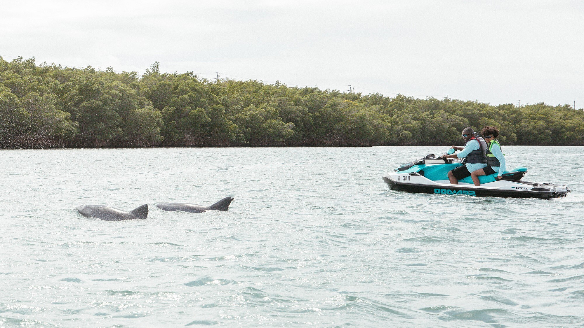 Personnes utilisant la gamme de motomarines Sea-Doo 2022